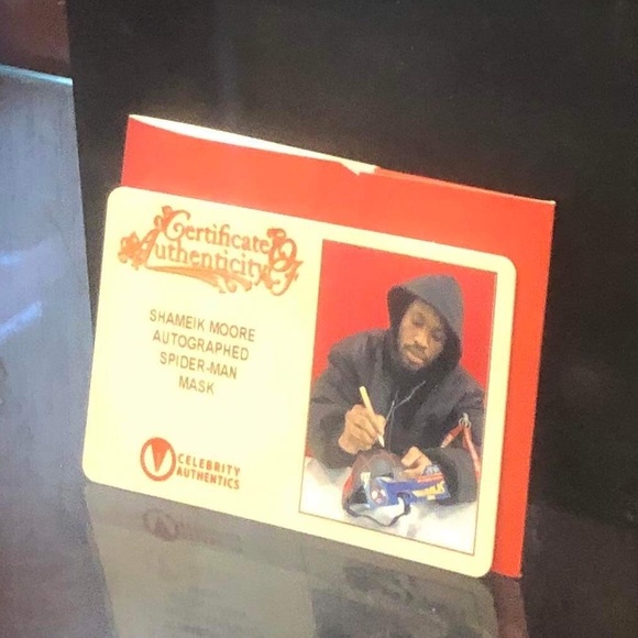 Spider-Man Mask Limited Edition - Picture 2 of 2